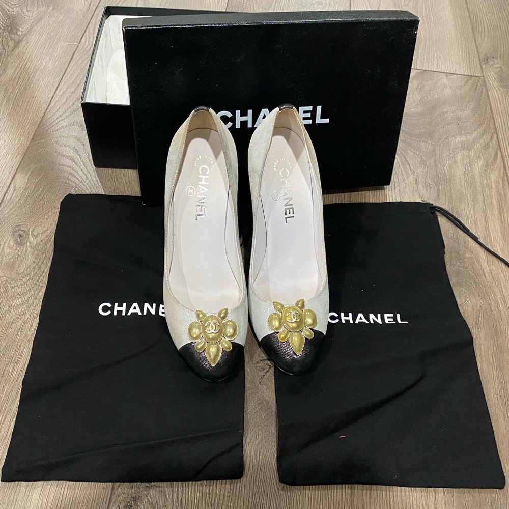 Chanel Silver Pumps